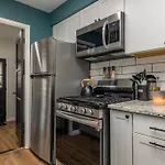 Close To Airport* Pets*Fenced Yard*A/C & Fast Wifi
