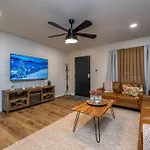 Close To Airport* Pets*Fenced Yard*A/C & Fast Wifi