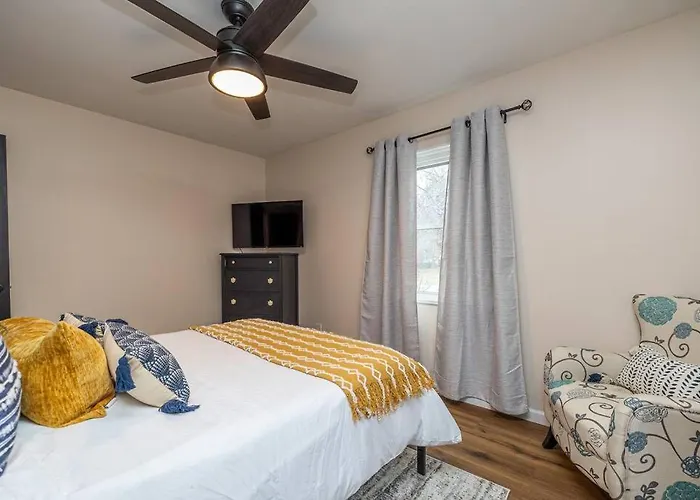 Close To Airport* Pets*Fenced Yard*A/C & Fast Wifi