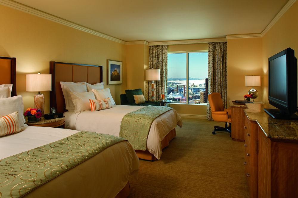 The Ritz-carlton, 5* Cleveland