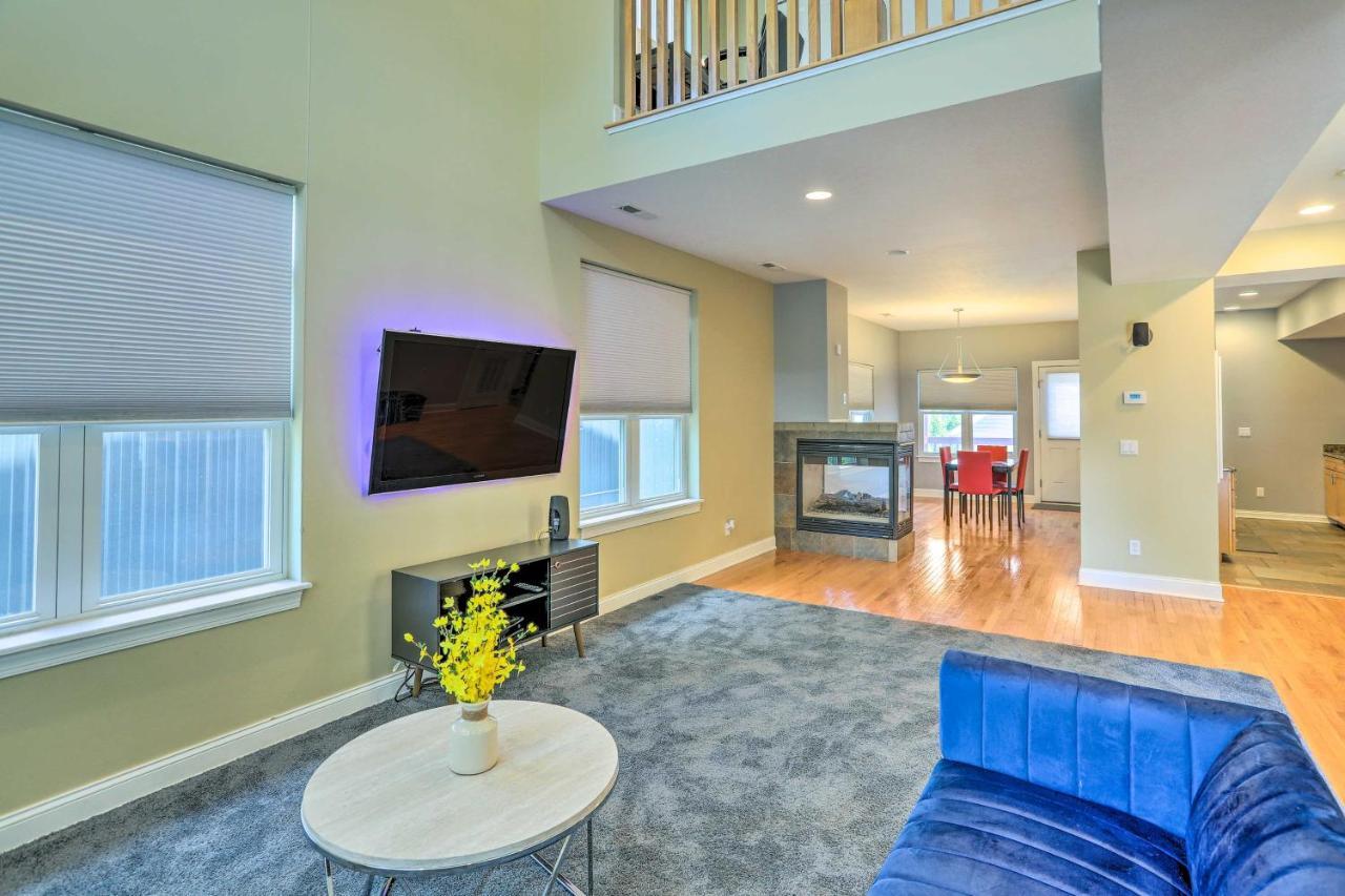 Gem With Direct Skyline View! *