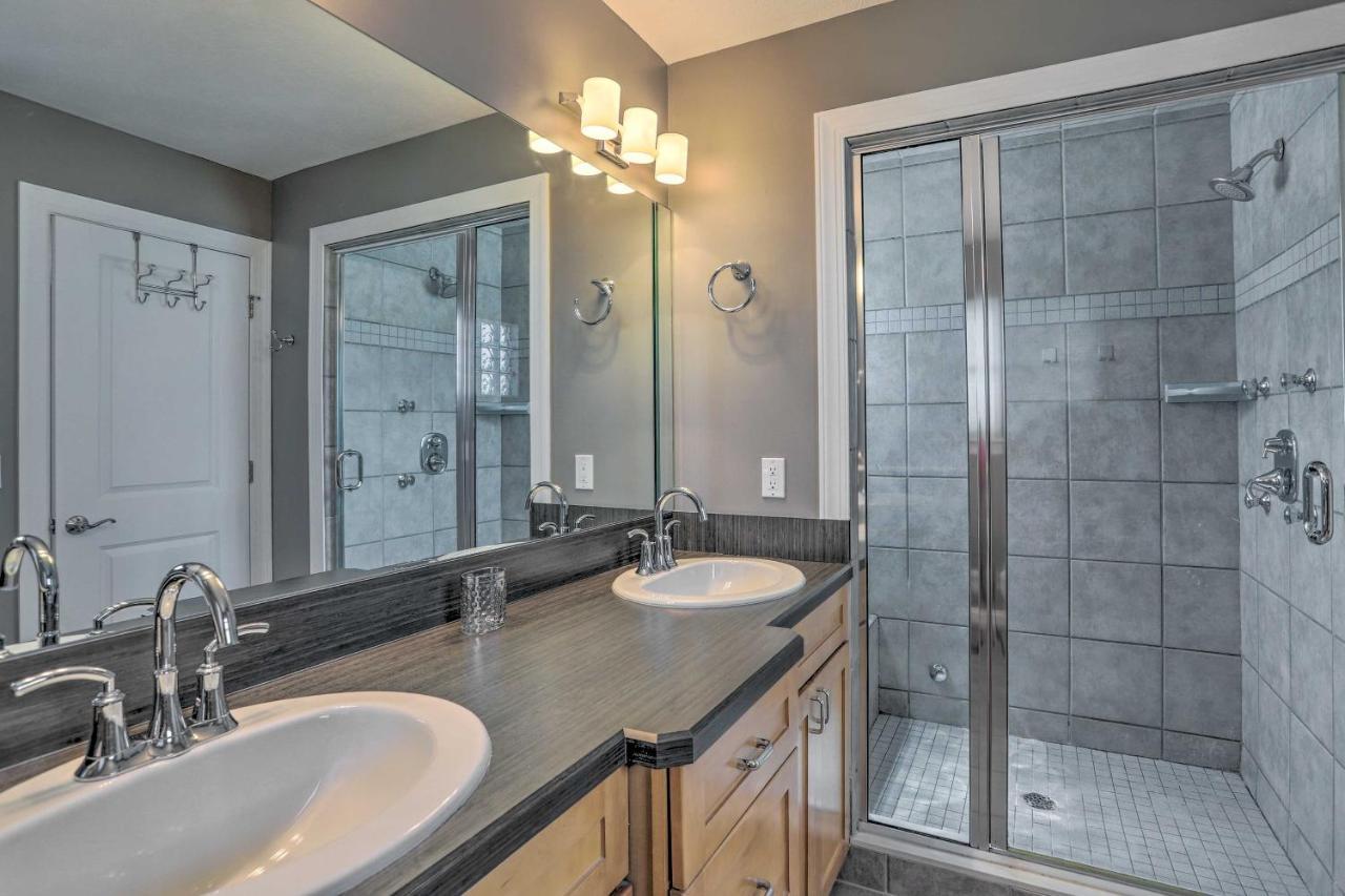 Holiday home Gem With Direct Skyline View! Cleveland