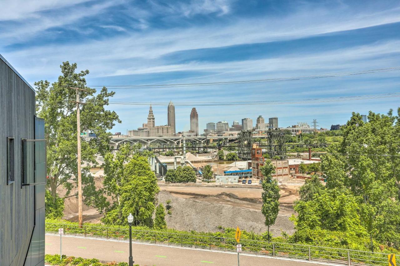 Gem With Direct Skyline View! *