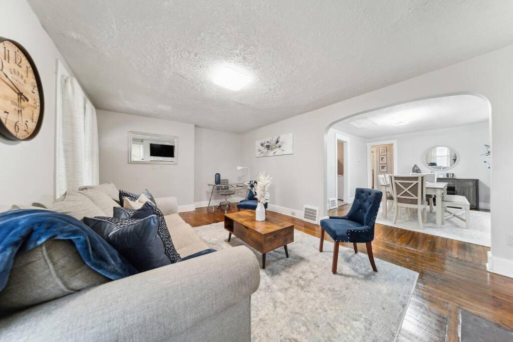 Contemporary Pearl Cleveland