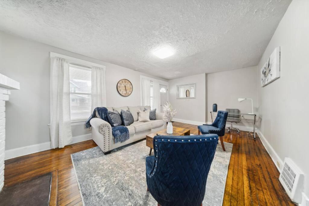 Apartment Contemporary Pearl Cleveland