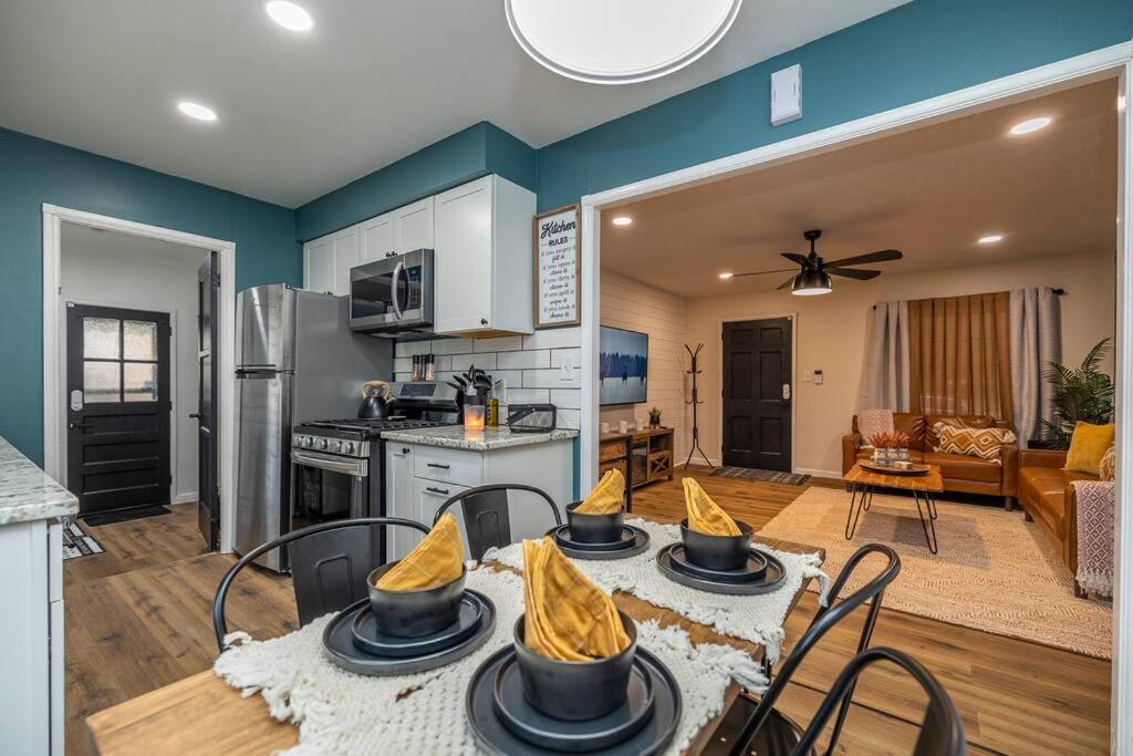 Close To Airport* Pets*fenced Yard*a/c & Fast Wifi