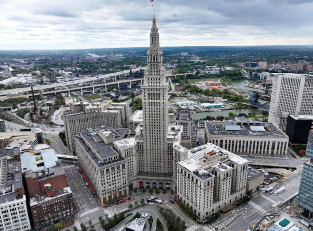 Downtown Sq Stadium, Casino, Rock Hall, Clinic Apartment