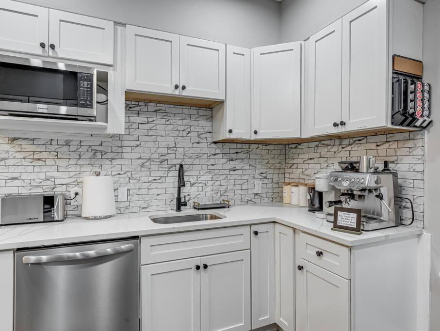 Upscale Near Downtown Cle, R&r Hof, Beach, Arena * Cleveland