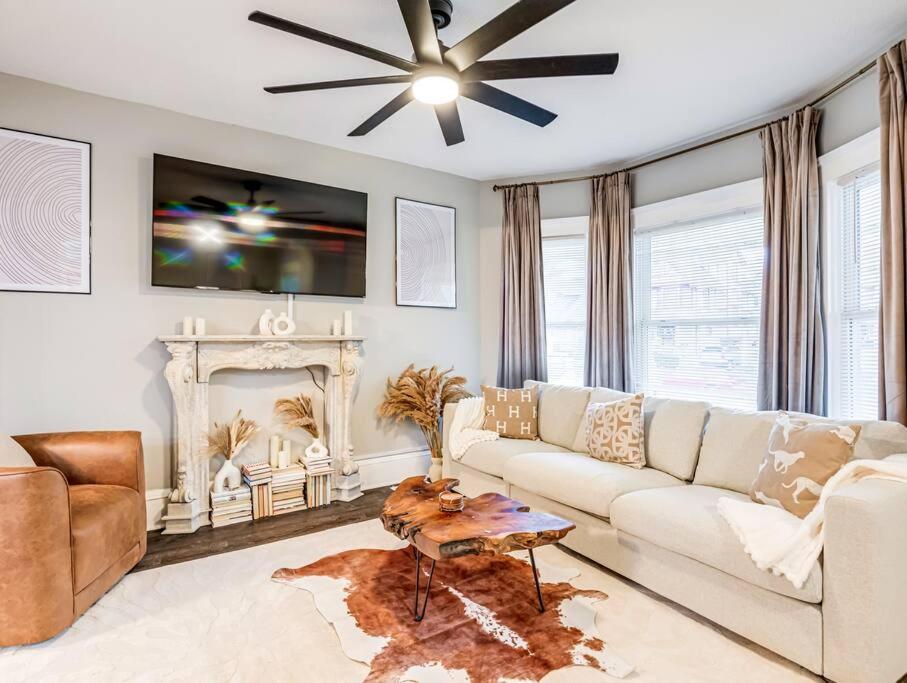 Upscale Near Downtown Cle, R&r Hof, Beach, Arena Holiday home