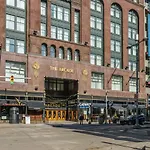 Frontdesk 2015 East 4Th Street Apts Downtown Cleveland
