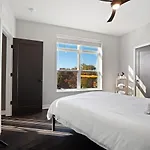 Luxury Condo 10 Minutes From First Energy Stadium B4