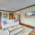 2 Bd Apt Near Shaker Heights