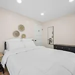 The Lakewood Belle: Family Friendly Home 10 Minutes To Downtown!