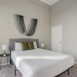 Frontdesk Huron Square Apts Downtown Cleveland