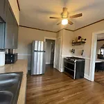 2 Bd Apt Near Shaker Heights