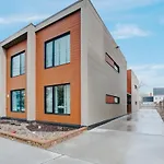 Frontdesk Mikros On Ashbury Micro Apts Cleveland