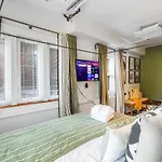 Modern Century Loft At The Pillars