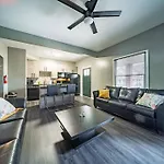 Walkable Gem In Little Italy