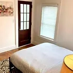 The House Hotels-Lakeshore-3 Bedrooms -Entire Home
