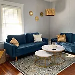 Cozy Apt Near Airport & Parking