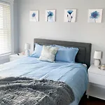 Cozy Apt Near Airport & Parking