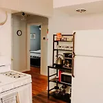 Cozy House Near Lake Erie, 10 Minutes To Downtown.