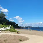 Cozy House Near Lake Erie, 10 Minutes To Downtown.