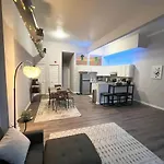 Downtown Cleveland -Modern First Floor Unit