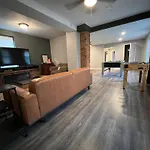 **Stylish Pet Friendly 3 Bedroom House**