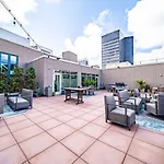 2Br With Free Parking, Pool And Steam Inn Downtown Cleveland- 204