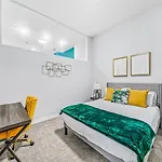 2Br With Free Parking, Pool And Steam Inn Downtown Cleveland- 204