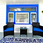 The Sapphire Haven - Your Old Brooklyn Oasis Awaits Families, Couples, Business Travelers Near Downtown With Parking, 300 Mb Wifi & Self Check-In