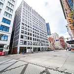 Heart Of Dt With Corner View And With Free Pool & Steam 307