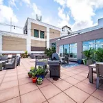 803- Heart Of Dt With View And Pool & Steam Right At Playhouse View