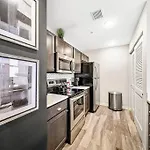 803- Heart Of Dt With View And Pool & Steam Right At Playhouse View