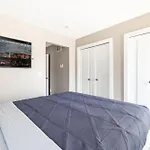 Luxury Downtown Townhome Private Garage Unit 16