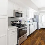 Luxury Downtown Townhome Private Garage Unit 16