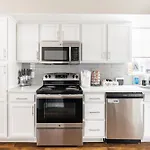 Luxury Downtown Townhome Private Garage Unit 16