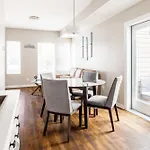 Luxury Downtown Townhome Private Garage Unit 9