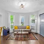 Stylish King Bed, 2Bdrm, 1 Mile To Dtwn, Game Room