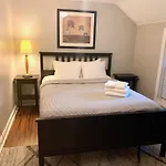 The House Hotels - W45Th Backhouse - Ohio City District Home - 5 Minutes From Downtown