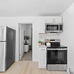 Comfortable 2-Bedroom House In Cleveland 1330