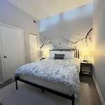 Downtown Cleveland -Modern First Floor Unit