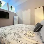 Downtown Cleveland -Modern First Floor Unit