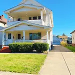 Primo Apartment 2 Bedroom 1 Bath Free Parking Airport Cleveland Clinic Fairview