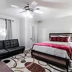 Spacious Family Getaway - Near Cleveland Clinic