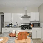 3 Bed Spacious 1St Floor Apt At Tremont