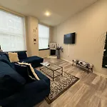 Beautiful Condo/Rooftop Patio With Free Parking