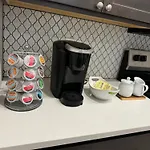Beautiful Condo/Rooftop Patio With Free Parking