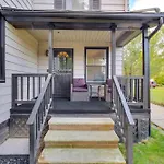 4 Mi To Dtwn Home With Patio In Cleveland!